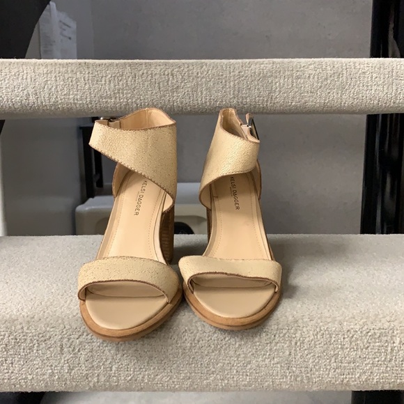 Anthropologie {Kelsi Dagger}Sz 9 Distressed Heels - Picture 2 of 12